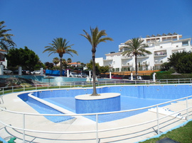 rehabilitación de piscina en Malaga, reforma cambio de liner, lamina armada Alkorplan Persia Azul